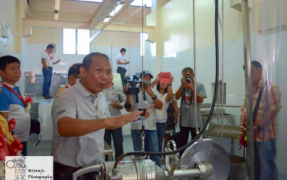 <p><strong>HALAL SYSTEM</strong>. Dr. Robert Malcontento, Cotabato City veterinarian, explains to guests on Friday (August 16, 2019) the modern equipment of Cotabato City’s <em>halal</em> slaughterhouse, the first-ever to operate in the Philippines. The city government conducted the first Halal Assurance System Training to ensure that food served to the public by restaurants and hotel owners adhere to the Islamic law. <em>(Photo courtesy of Cotabato CIO)</em></p>