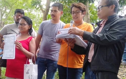 <p><strong>BRINGING GOV'T TO THE PEOPLE.</strong> Mayor Ella Celestina Garcia-Yulo (2nd from right) of Moises Padilla, Negros Occidental, and Vice Mayor Ian Villaflor (3rd from right), lead the distribution of certificates of land ownership award to agrarian reform beneficiaries of the Sitio Santos-Santos Farmers Association in Barangay Quintin Remo on Friday (Aug. 16, 2019). Yulo said she is adopting the “whole-of-nation” approach by bringing government services closer to the people.<em> (Photo courtesy of Raquel Gariando)</em></p>