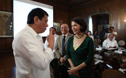 <p>President Rodrigo Duterte and former Environment Secretary Gina Lopez <em>(Presidential Photo)</em></p>