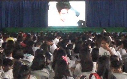<p><strong>ADVOCACY FILM.  </strong>Students are among the 7,000 Isabelinos who watched the special screening of the advocacy film, "Mammangi: Abot-Kamay Ang Pangarap" at the Ilagan Community Center in Ilagan City. The movie has received praise for being a good-quality project with moral values to impart.<em> (PNA photo by Villamor Visaya Jr.)</em></p>