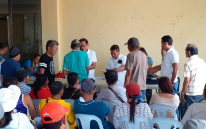 <p><strong>FINANCIAL ASSISTANCE</strong>. A total of 306 farmers in Sto. Tomas, Davao del Norte, recieve PHP5 million worth of financial assistance from the  Philippine Crop Insurance Corp. (PCIC).  The crop insurance coverage would help the farmers cope with the negative effects of climate change on farm production. <em>(Contributed photo from Sto. Tomas MIO)</em></p>