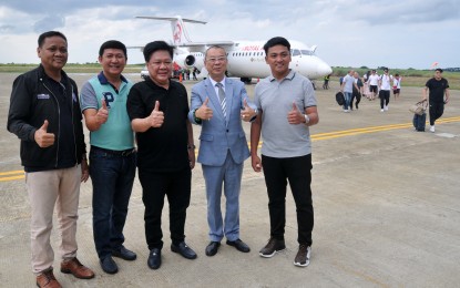 <p><strong>CAGAYAN NORTH INTERNATIONAL AIRPORT</strong>. Raymundo Roquero (center), Cagayan Economic Zone  Authority (CEZA) Special Assistant for Investment and Promotions; Mayor of Lal-lo, Cagayan Oliver Pascual (right); former Mayor Federico Pascual; Laurence Umayam, Technical Head Assistant  Presidential Adviser for Northern Luzon Laurence Umayam; and plane charterer  Peter Lee, show the thumbs up sign in welcoming the passengers during the first commercial direct flights from Macau to Lal-lo by Royal Air on Sunday. Regular flights will start Wednesday. <em>(Photo Courtesy of Joseph Muego of CEZA)</em></p>