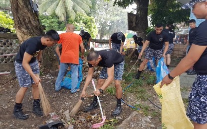 <p><strong>REGULAR CLEANUP.</strong> Personnel from the Bureau of Jail Management and Penology join the weekly cleanup drive at the Samar provincial library on August 9. The Samar provincial government issued another executive order mandating its employees and residents to do a cleanup every Saturday until September to curb rising dengue cases. <em>(Photo courtesy of Samar provincial library)</em></p>