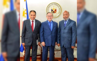 <p><strong>DFA CHIEF MEETS LIBYAN HEALTH MINISTER. </strong>Foreign Affairs Secretary Teodoro Locsin, Jr. (center) poses for a photo with Libyan Health Minister Ahmed Mohamed Omar (right), during their meeting in Manila on Tuesday (August 20, 2019). The Libyan official asked the Philippines to consider the deployment of more nurses and other Filipino workers to North African state. Also in the photo is Libyan Embassy in Manila Chargé d’Affaires Ahmed Eddeb (left). <em>(Photo courtesy: Philippine Embassy in Libya)</em></p>