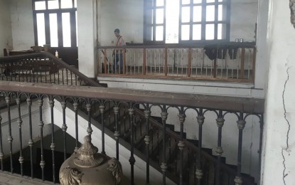 <p><strong>REGIONAL MUSEUM.</strong> Architect Nelson Aquino of the National Museum of the Philippines (NMP) measures the lengths of the interior portion of the Malacañang sa Sugbo, originally known as the old Aduana of the Bureau of Customs - Port of Cebu, as his team conducts an ocular inspection of the facility on Wednesday (August 21, 2019). Finance Secretary Carlos Dominguez has expressed his support for the planned conversion of the building into a regional museum, in a letter he sent to Customs Commissioner Rey Leonardo Guerrero. <em>(Photo contributed by Senior Supt. Glen Sarador/CPA)</em></p>