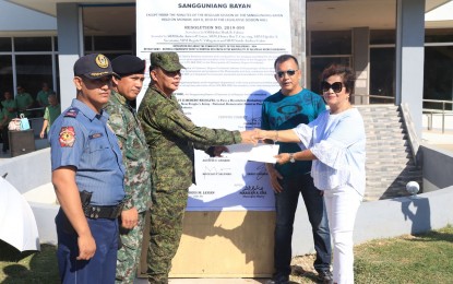 <p><strong>NO TO NPA PRESENCE.</strong> Mayor Marilyn Era (right) of Calatrava, Negros Occidental turns over a copy of the town council’s resolution declaring the Communist Party of the Philippines-New People’s Army persona non grata and condemning its unlawful activities to Lt. Col. Emelito Thaddeus Logan, commander of the 79th Infantry Battalion. The ceremony was held at the municipal hall grounds on Monday (August 19, 2019). <em>(Photo courtesy of 79th Infantry Battalion, Philippine Army)</em></p>