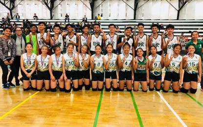 <p><strong>SWEEP</strong>. Last year’s University of the Cordilleras High School boys and girls teams that won the Cordillera Volleyball Developmental League for Elementary and Secondary School (CVODLESS) open and junior crowns seen here after winning the Palarong Panlungsod titles at the UC gym in 2018. The girls team is under Sherry Ann Floresca (right, standing) and the boys under Clarissa Tolentino (2nd right, standing). <em>(Photo courtesy of UCHS Baby Lady Jaguars)</em></p>