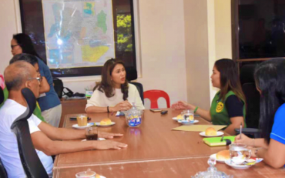 <p><strong>ANTI-DRUG EFFORT UPDATES.</strong> North Cotabato Governor Nancy Catamco (center) and Philippine Drug Enforcement Agency – Region 12 Director Naravy Duquiatan (2nd from right) disciss the drug problem in North Cotabato during a meeting on Monday (August 19) at the governor's office. <em><strong>(Photo courtesy of North Cotabato PGO)</strong></em></p>