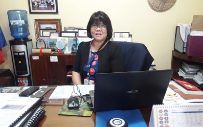 <p><strong>SUPPORT TO COFFEE FARMERS</strong>. Edna Dizon, provincial director of the Department of Trade and Industry (DTI), discusses the bright prospects of the coffee industry in Dipaculao, Aurora on Thursday (August 22, 2019). The DTI provides technical support to local farmers in an effort to boost the production and quality of coffee in Aurora. <em>(Photo by Jason de Asis)</em></p>