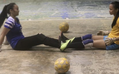<p><strong>PRACTICE.</strong> Chavonne Uy (right) of St. Mary's School trains with Xavier University High School Palaro goalkeeper Fiona Marie Anoos. <em>(Photo by Jack Biantan) </em></p>
