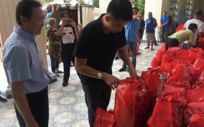 <p><strong>RELIEF GOODS.</strong> Six hundred family food packs for typhoon victims were delivered at the Ilocos Norte Capitol on Tuesday (Aug. 27, 2019). In photo are Governor Matthew Joseph Manotoc and Chinese Consul General Zhou Youbin. <em>(Photo by Leilanie G. Adriano)</em></p>
