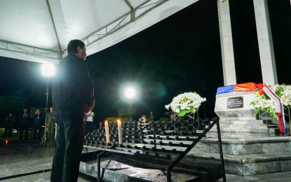 <p><strong>NATIONAL HEROES DAY.</strong> President Rodrigo Roa Duterte offers a prayer to fallen heroes as he visits the tomb of an unknown soldier at the Libingan ng mga Bayani in Taguig City on August 26, 2019. Duterte was accompanied by his former top aide, Senator Bong Go.<em> (King Rodrigues/Presidential photo)</em></p>