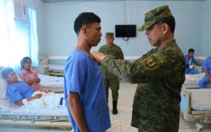 <p><strong>HONORED SOLDIERS.</strong> Major General Diosdado Carreon (right), commander of the Army’s 6th Infantry Division, pins the Wounded Personnel Medal on Sgt. Archie Dema-ala during his visit at the 6ID hospital inside Camp Siongco in Datu Odin Sinsuat, Maguindanao, on Thursday, Aug. 29, 2029. <em>(Photo courtesy of 6ID)</em></p>
