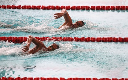 <p><strong>DOUBLE-GOLD WINNER.</strong> Aldo Batungbacal (second row) emerges as one of the first gold medal winners of the first National Open Swimming Championships held at the newly-finished New Clark City Aquatic Center in Capas, Tarlac on Saturday (Aug. 31, 2019). Batungbacal also ruled the 200m breaststroke for his second gold medal in the FINA-sanctioned tournament. <em>(PNA photo by Jess M. Escaros Jr.)</em></p>