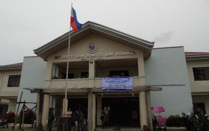 <p><strong>AUTOMATED BUSINESS REGISTRATION</strong>. The municipal hall of Rosario, Northern Samar. The town is eyeing to implement the Electronic Business Permits and Licensing System in bid to attract investments. <em>(PNA photo by Roel Amazona)</em></p>