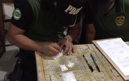 <p><strong>DRUG HAUL.</strong> Agents of the Philippine Drug Enforcement Agency conduct an inventory of the shabu seized from a couple in Barangay Bata, Bacolod City on September 3, 2019. The suspects yielded about 120 grams of the prohibited substance valued at PHP816,000. <em>(Photo courtesy of PDEA-Western Visayas)</em></p>