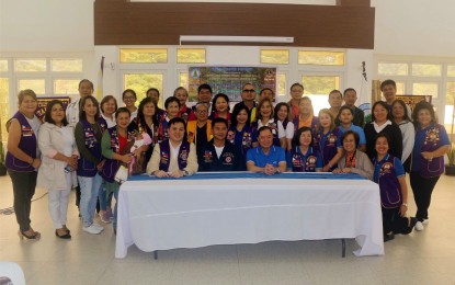 <p><strong>ADOPT-A-WATERSHED</strong>. Baguio Water District (BWD) general manager Salvador Royeca (3rd from left, seated) joins president and officers of the 13 Lions Clubs in Baguio led by Cordillera region chairman Jefferson Ng during the signing of the memorandum of agreement where the organization answered the call to adopt a watershed. The BWD has opened the Adopt-A-Watershed program to organizations, schools, and groups in the city, to ensure the protection of the watersheds, which are sources of water for Baguio and parts of Tuba town in Benguet. <em>(Photo courtesy of Mark Pasagoy)</em></p>