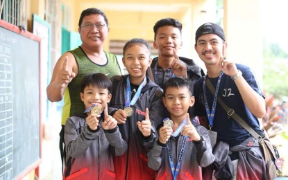 <p><strong>BATANG PINOY 2019.</strong> Pangasinan athletes with their coach show off their medals in the recent Batang Pinoy held in Puerto Princesa, Palawan from Aug. 25 to 31, 2019. Pangasinan ranks sixth out of the 251 local government units which competed this year. <em>(Photo courtesy of Pangasinan provincial government)</em></p>
<p> </p>