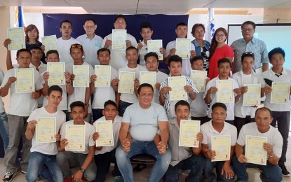 <p><strong>NEW LIFE.</strong> Former RPA-ABB rebels in Negros Oriental on Friday (Aug. 30, 2019) pose for a photo opportunity with Negros Oriental Governor Roel Degamo after completing TESDA skills training. Degamo said their names are now in the Capitol's database of skilled workers.<em> (PNA photo by Juancho Gallarde)</em></p>