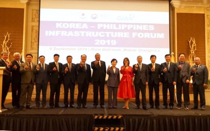 <p><strong>KOREA-PH INFRA FORUM.</strong> Officials from both the Philippines and South Korea pose for a photo during the conclusion of this year's Korea-Philippines Infrastructure Forum in Makati City on September 6, 2019. <em>(Photo courtesy of DOTr)</em></p>