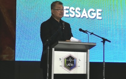 <p><strong>CUBESATS</strong>. DOST Secretary Fortunato dela Peña says the agency eyes launching three cube satellites in 2020. This is among the 20 projects that the department would launch this year. <em>(PNA file photo by Cristina Arayata)</em></p>