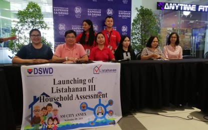 <p><strong>LISTAHAN PHASE 3</strong>. Officials from various government agencies show support during the launching of the Department of Social Welfare and Development's Listahan on Monday (September 9) in Davao City. <em>(Photo by Che Palicte)</em></p>