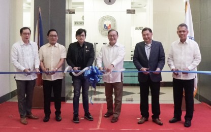 <p><strong>AUTHENTICATION CENTER IN CEBU.</strong> Department of Foreign Affairs Secretary Teodoro Locsin Jr. (fourth from left) and Presidential Assistant for the Visayas Secretary Michael Lloyd Dino (third from left) lead other officials in the ribbon-cutting ceremony marking the opening of the Authentication Service Center in the DFA-Cebu Consular Office at the Pacific Mall in Mandaue City on Tuesday (Sept. 10, 2019). Locsin said the center will cater to OFWs in the Visayas whose papers for travel abroad need "red-ribbon" authentication.<em> (Photo courtesy of Danjick Lim/OPAV)</em></p>