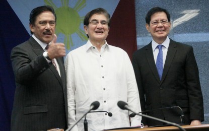 <p><strong>CONFIRMED. </strong>Newly-confirmed  Secretary of the Department of Information and Communications Technology, Gregorio Honasan, is flanked by Senate President Vicente Sotto III and Senator Panfilo Lacson. </p>