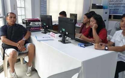 <p><strong>REBATE.</strong> An overseas Filipino worker claims his rebate at the Overseas Workers Welfare Administration (OWWA) field office in Tacloban City. OWWA has granted cash rebates to 1,700 Overseas Filipino Workers (OFWs) in Eastern Visayas in the past three months.<em> (PNA photo by Sarwell Meniano)</em></p>