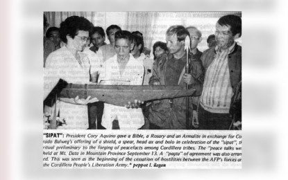 <p><strong>'SIPAT'.</strong> A screenshot of the photograph of Pepot Ilagan showing President Corazon Aquino and former rebel priest Conrado Balweg (3<sup>rd</sup>, front) during the ceremony for the exchange of tokens in 1986. The former president received a spear, shield, bolo and head ax while a bible, rifle and rosary was given to Balweg during the event on September 13, 1986 at Mount Data Hotel in Bauko, Mountain Province. <em>(Photo courtesy: Liza Agoot)</em></p>