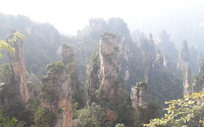 <p><em></em><strong>'AVATAR MOUNTAIN'. </strong>Part of the Hallelujah Mountains in Zhangjiajie, Hunan Province where the American film Avatar was filmed. <em>(PNA Photo by Kris Crismundo)</em></p>