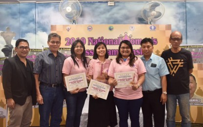 <p><strong>TOP WOODPUSHERS</strong>. The top three winners in the 2019 National Women's Chess Championship -- WIM Jan Jodilyn Fronda, WIM Shania Mae Mendoza and WGM Janelle Mae Frayna -- pose with Asia's first GM Eugene Torre (2nd from left), tournament director GM Jayson Goinzales, NM Cesar Caturla and NCFP official James Infiesto during the awarding ceremony on Friday (Sept. 12, 2019). <em>(Photo courtesy of NCFP)</em></p>