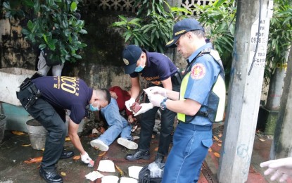 <p><strong>BUSTED.</strong>  National Capital Region Police Office chief, Maj. Gen. Guillermo Eleazar examines illegal drugs seized from alleged drug dealer Edgardo Alfonso who was killed in a buy-bust operation in Quezon City on Sunday (Sept. 15, 2019).  Operatives seized four kilograms of shabu worth PHP27.2 million.  <em>(NCRPO photo)</em></p>