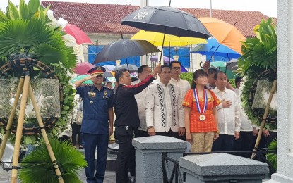 <p><strong>MALOLOS CONGRESS ANNIVERSARY</strong>. Senator Maria Imelda Josefa “Imee” Marcos leads the wreath-laying ceremony in front of Emilio Aguinaldo monument at Barasoain Chuch during the commemoration of the 121st anniversary of the Malolos Congress in the City of Malolos, Bulacan Sunday (Sept. 15, 2019).  Also in photo are (from left) provincial police director Col. Chito Bersaluna, Gov. Daniel Fernando, Board Member Jong Ople, Malolos City Mayor Gilbert Gatchalian, and National Historical Commission of the Philippines chairman Rene Escalante. <em>(Photo by Manny Balbin)</em></p>
