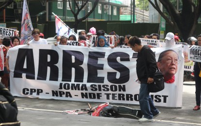 <p><br />The League of Parents of the Philippines (LPP) and Liga Independencia picket in front of the Netherlands Embassy in the Philippines in Paseo de Roxas, Makati City on Tuesday (Sept. 17, 2019). An effigy of Sison was burned during the rally, signifying their desire to put an end to the long-running communist insurgency in the Philippines.<em> (PNA photo by Christine Cudis)</em></p>