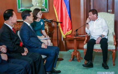 <p><strong>CPC OFFICIAL VISIT.</strong> President Rodrigo Duterte meets with Chen Min'er (2nd L), a member of the Political Bureau of the Communist Party of China (CPC) Central Committee and secretary of the CPC Chongqing Municipal Committee, in Manila on Sept. 16, 2019. Chen is on a five-day visit in the Philippines upon invitation of the ruling Partido Demokratiko Pilipino–Lakas ng Bayan (PDP-Laban) party. <em>(Xinhua/Rouelle Umali)</em></p>