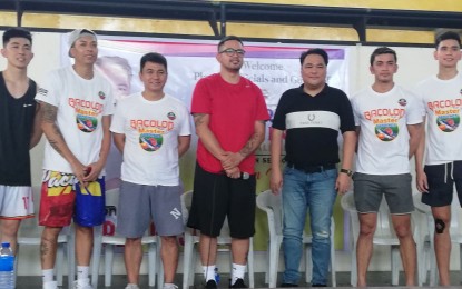 <p><strong>TEAM BACOLOD.</strong> (From left) Bacolod Master Sardines team captain Paolo Javelona, manager Joseph Navarro, head coach Vic Ycasiano, assistant manager Paul San Jose, Bacolod City Lone District Rep. Greg Gasataya, players Erwilson Santos and Arben Dionson during the press conference at STI-West Negros Occidental Gymnasium in Bacolod City on Thursday. Ycasiano is hopeful of a home win against the Soccsksargen Armor On Marlins on Saturday.<em> (PNA photo by Nanette L. Guadalquiver)</em></p>