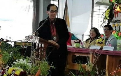 <p><strong>ASSURING FOOD SECURITY.</strong> Agriculture Secretary William Dar says the National Food Authority is now buying dried unhusked rice <em>(palay)</em> at PHP19 a kilo, during the 6th Regional Organic Agriculture Congress and Farmers' Forum at the Benguet Argi Pinoy Trading Center (BAPTC) in La Trinidad on Friday (Sept. 20, 2019). Dar assured that the government is sparing no effort in maintaining adequate rice supply and stable prices to ensure food security in the country. <em>(PNA photo by Liza T. Agoot)</em></p>