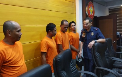 <p><strong>SURRENDER PEACEFULLY.</strong> NCRPO chief, Maj. Gen. Guillermo Eleazar talks to four GCTA-freed convicts who surrendered to authorities in Camp Bagong Diwa, Taguig City on Thursday (Sept. 19, 2019). Eleazar warned those who did not heed President Rodrigo Duterte's call to surrender peacefully once they are apprehended by police officers. <em>(PNA photo by Christopher Lloyd Caliwan)</em></p>