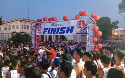 <p><strong>RUN FOR UNITY.</strong> Over 6,000 residents of Laoag City and Ilocos Norte participated in MMK (Mayor Michael Marcos Keon) run for unity in Laoag City on Saturday (Sept. 21, 2019). The event aimed to promote a healthy habit of running and encourage everyone to unite to work for a “brighter future” of the city. <em>(Photo courtesy of Mary Tess Adriano)</em></p>