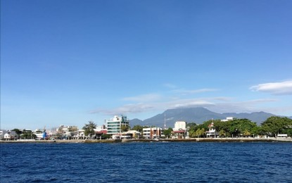 <p><strong>POLLUTION CONTROL TRAINING.</strong> The Rizal Boulevard in Dumaguete City is lined up with big establishments, mostly in the food industry. Two business groups in the city are spearheading a pollution control officers' training for establishments from Sept. 24-27, 2019 to make them mindful of the environment and implement ways to protect it. <em>(PNA photo by Judy Flores Partlow)</em></p>
