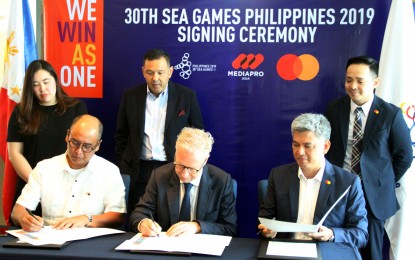 <p><strong>MASTERCARD SPONSORS 30th SEA GAMES.</strong> Mastercard Philippines Country Manager Rowell Del Fierro (seated, right) leads the signing of the memorandum of agreement that formalizes the gold sponsorship of Mastercard of the 30th SEA Games' official app, at Shangri La, Bonifacio Global City in Taguig City on Monday (September 23, 2019). The app will provide details of schedules and live updates of all the events from Nov. 22-Dec. 11, 2019, as well as enable people to buy tickets and even food inside the arenas. From left are Philippine Southeast Asian (SEA) Games Organizing Committee (PHISGOC) Director of Support and Operations Jojit Alcazar; and MediaPro Asia Managing Director Lars Heidenreich. <em>(PNA photo by Jess M. Escaros Jr.)</em></p>