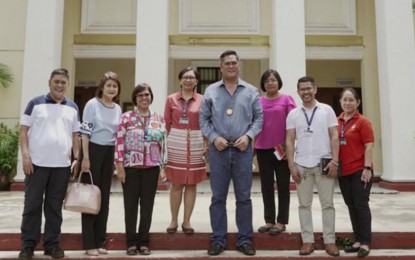 <p><strong>PARTNERSHIP</strong>. Communication Secretary Martin M. Andanar poses with professors of Xavier University in Cagayan de Oro City on Sept. 9, 2019. The Presidential Communications Operations Office is eyeing a possible partnership with Xavier University on the plan to establish a strategic government communication academy in Northern Mindanao. <em>(Photo courtesy of PCOO)</em></p>