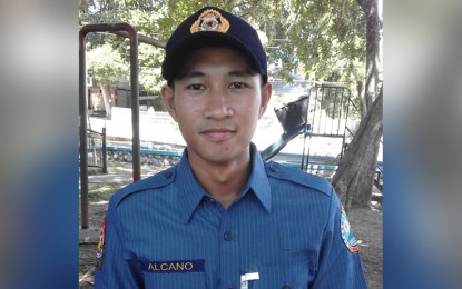 <p><strong>OFFICER DOWN.</strong> Patrolman Alfie Alcano of the 2nd Davao del Norte Provincial Mobile Force Company is shot dead by an unidentified man in Barangay Centro Igangon, San Isidro town, Davao del Norte, on Monday (Sept. 23, 2019). Investigators were exploring the possible involvement of the communist New People's Army (NPA) in the killing. <em>(Photo courtesy of Eaishajeff Dotarot)</em></p>