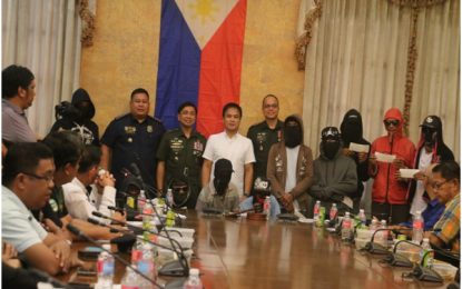 <p><strong>INSURGENCY-FREE</strong>. Brig. Gen. Arnulfo Marcelo B. Burgos Jr.(3rd from left), Commander of the Army’s 2nd Infantry “Jungle Fighter” Division (2ID) is joined by Laguna Gov. Ramil Hernandez (4th from left), Laguna Police Provincial Office (LPPO) director, Col. Eleazar Pepito Matta (2nd from left) and Col. Alex Rillera, Commander of 202nd Infantry Brigade, in presenting the firearms remunerations to 12 former rebels. The officials signed documents declaring Laguna as “Stable Internal Peace and Security” (SIPS) at the Laguna Provincial Capitol on Sept. 26, 2019. <em>(Photo courtesy of 2ID-DPAO)</em></p>