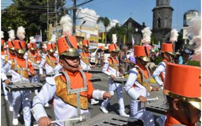 <p><strong>BAKOOD FESTIVAL 2019.</strong> Members of the Mambog Elementary School’s Drum and Lyre Band showcase their skills and musicality at the grand parade for the 6th Bakood Festival along Evangelista Road, Bacoor City’s main thoroughfare, and at the historic St. Michael the Archangel Catholic Church on Saturday (Sept. 28, 2019). The event is in line with the celebration of Bacoor City’s 348th founding anniversary and feast of the city’s patron saint, St. Michael the Archangel. <em>(PNA photo by Dennis Abrina)</em></p>