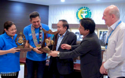 <p><strong>FULL SUPPORT.</strong> Bangsamoro Autonomous Region in Muslim Mindanao (BARMM) Acting Executive Secretary Abdullah Cusain (2nd right) and BARMM Minister for Indigenous Peoples Affair Melanio Ulama (center)) hand over a memento to singer-actor Gary Valenciano as Unicef chief of field office Andrew Morris and Valenciano’s wife, Angeli, look on. The BARMM officials assured the Unicef representatives that they will support all Unicef programs in the region following Valenciano’s visit to Upi, Maguindanao on Sept. 26, 2019. <em>(Photo courtesy of BPI-BARMM)</em></p>