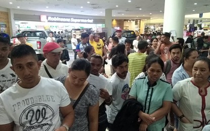 <p><strong>LAST-MINUTE REGISTRANTS.</strong> People flock to a shopping mall in Dumaguete to file their applications for voter’s registration on the last day set by the Commission on Elections on Monday (Sept. 30, 2019). Lawyer Gildu Agoncillo, city election officer, said more than 5,000 new registrants are expected in Dumaguete since the start of the registration period last Aug. 1. <em>(Photo courtesy of Comelec-Dumaguete</em></p>