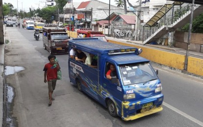 <p><strong>USUAL TRAFFIC.</strong> Public utility jeepneys plying the southern routes of Minglanilla, Naga and San Fernando in Cebu continue to pick up passengers despite the call of Pinagkaisang Samahan ng mga Tsuper at Operators Nationwide to stage a nationwide transport strike on Monday (Sept. 30, 2019). Local government units whose local chief executives did not order suspension of classes deployed government vehicles to ferry stranded passengers. <em>(PNA photo by John Rey Saavedra)</em></p>