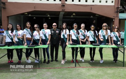 <p><strong>MISS EARTH BETS AT ARMY HEADQUARTERS.</strong> Army commander Lt. Gen. Macairog Alberto (6th from left) poses for a photo opportunity with Miss Earth candidates at the Philippine Army headquarters on Monday (Sept. 30, 2019). The pageant's candidates were given a quick lesson on gun safety and shooting held at the Army Shooting Range. <em>(Photo courtesy of the Office of the Army Chief Public Affairs)</em></p>